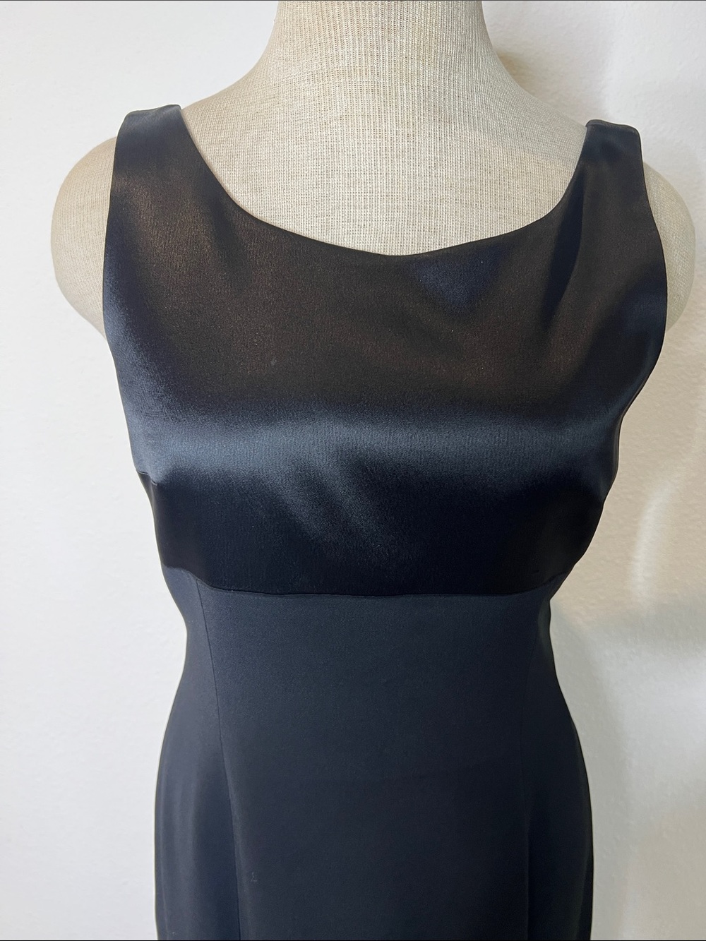 Classic Black Satin-Trim Sleeveless Evening Dress - Picture 3 of 5